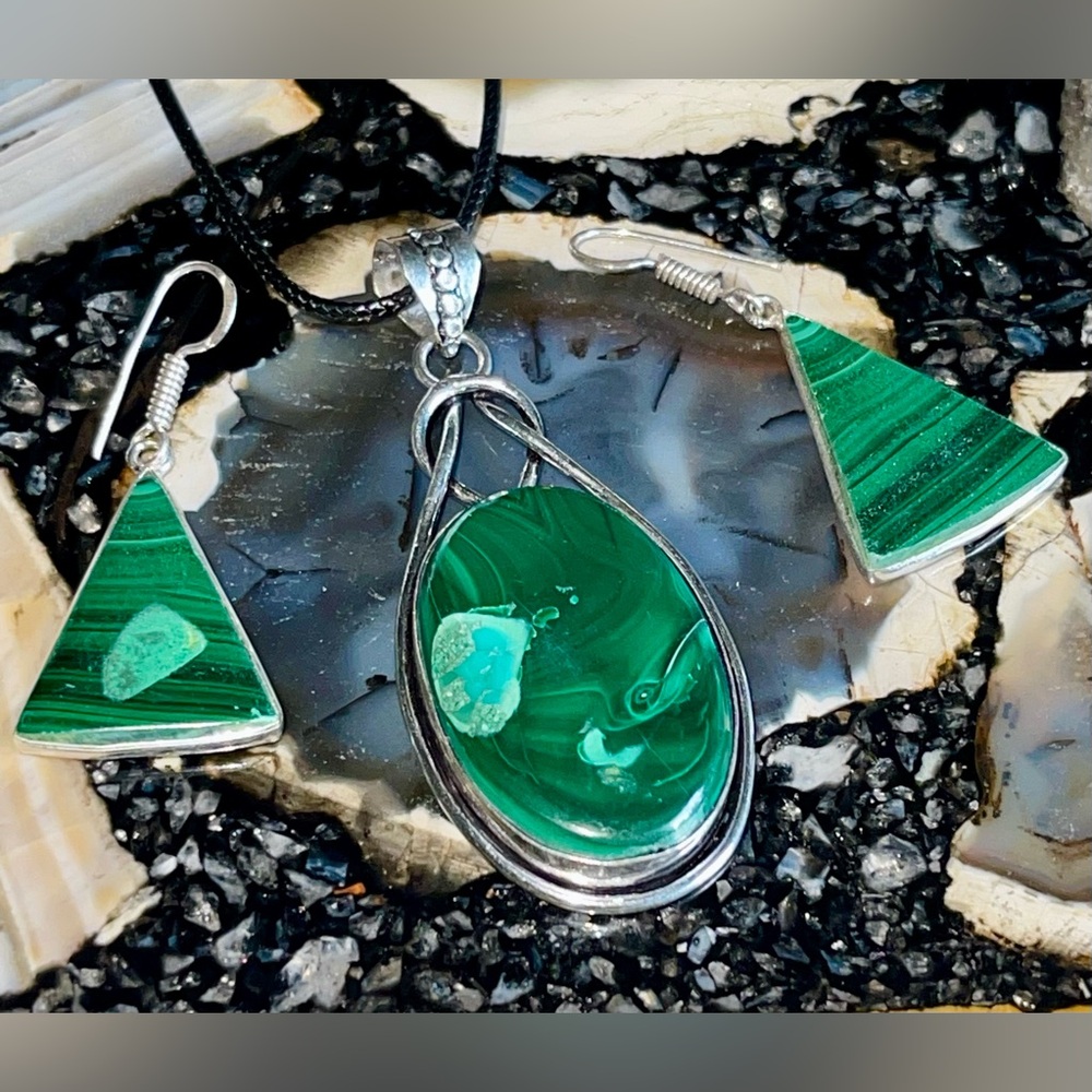 Malachite Crystal Pendant & Earrings Set - Emotional Balance Stone